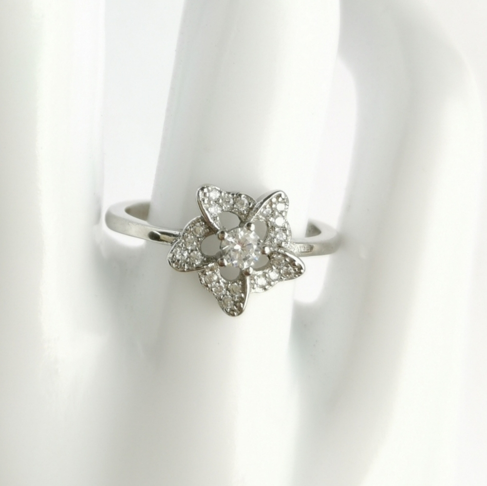 Cz Flower Ring In Sterling Silver Size 7